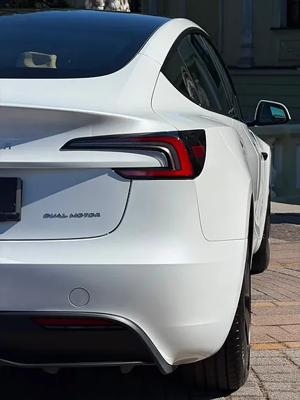 Tesla Model 3 2024 photo 4