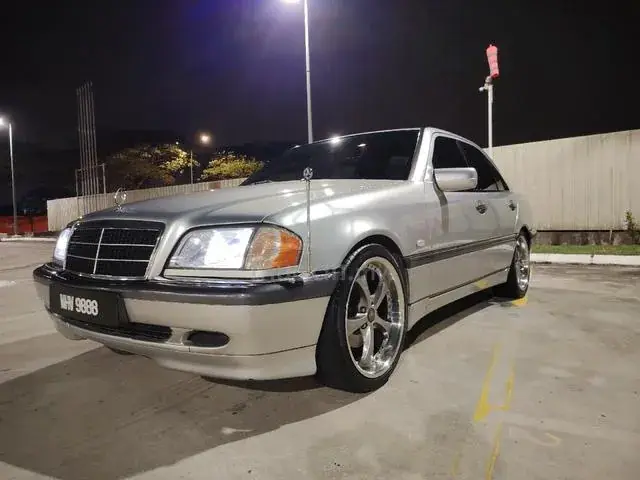 Mercedes-Benz C200