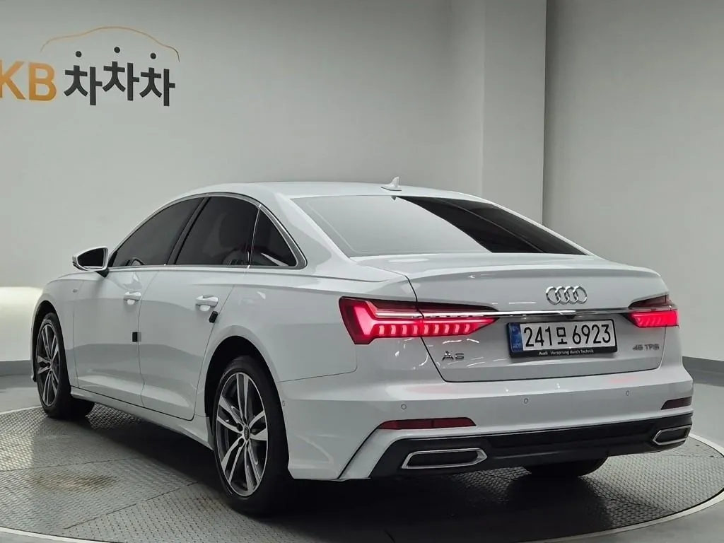 Audi A6 2023 photo 2