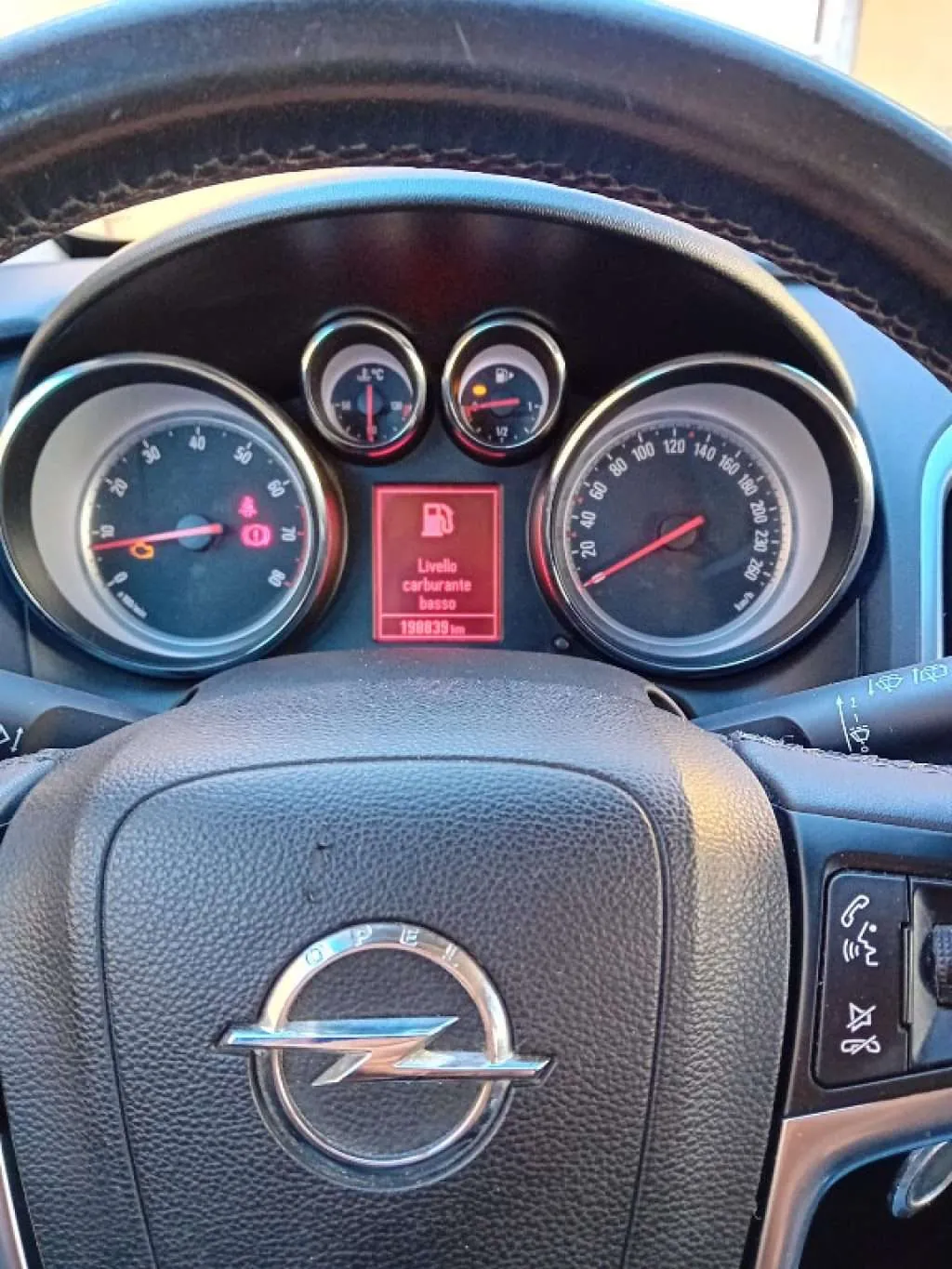 Opel Astra 2013 photo 2