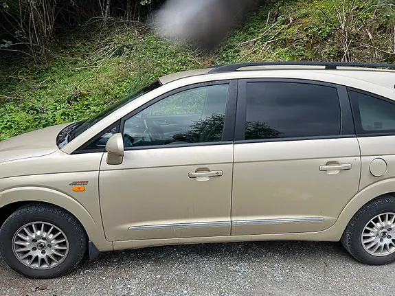 KG Mobility Rodius 2010 photo 3