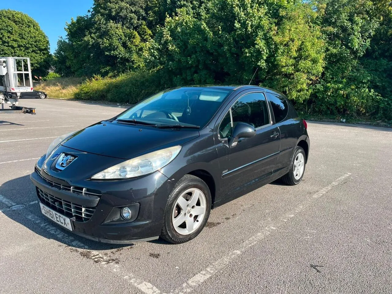 Peugeot 207 2011 photo 3