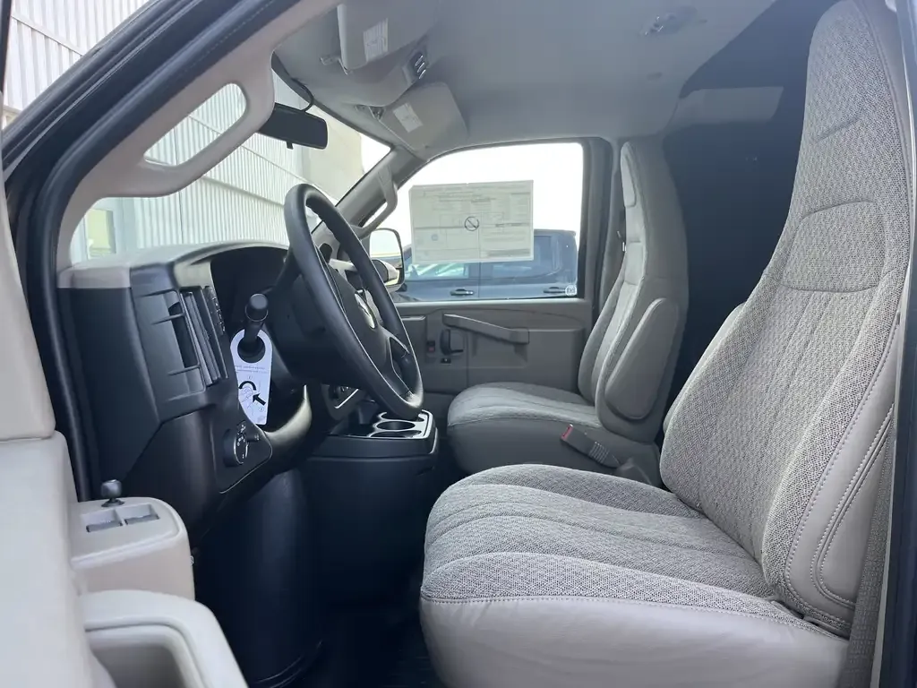 Chevrolet Express 2500 2025 photo 5