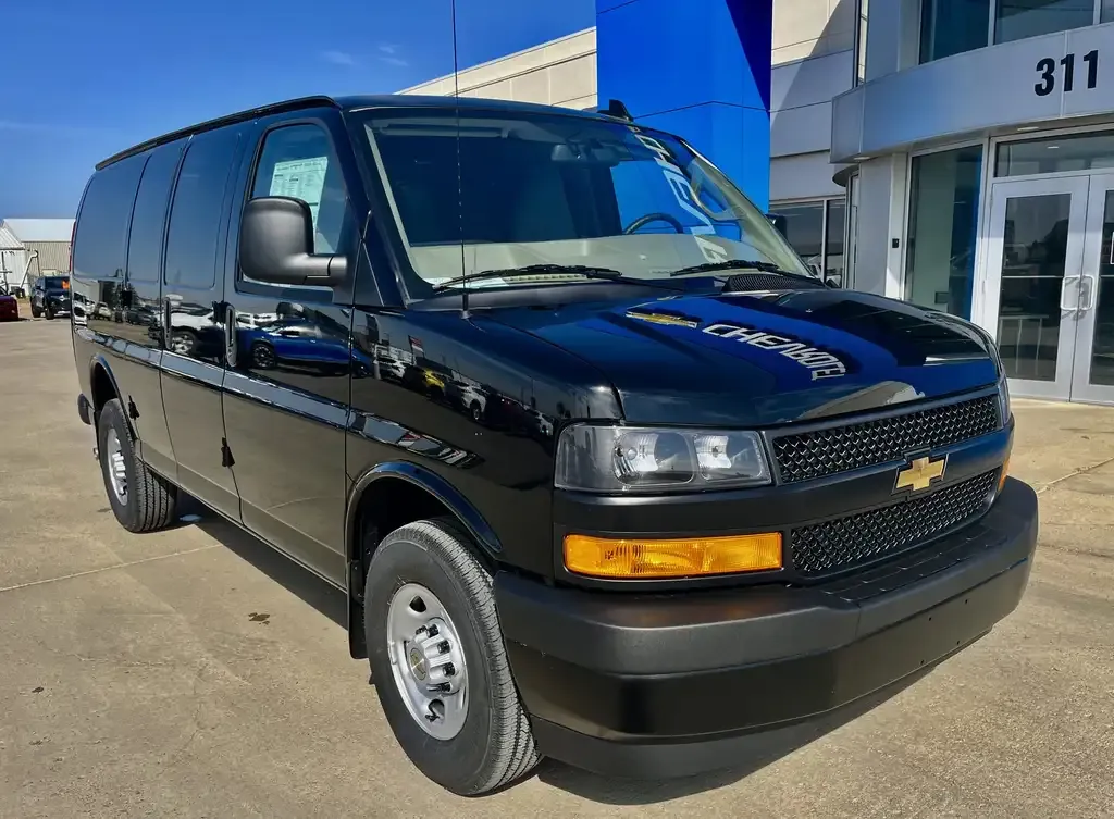 Chevrolet Express 2500 2025 photo 3