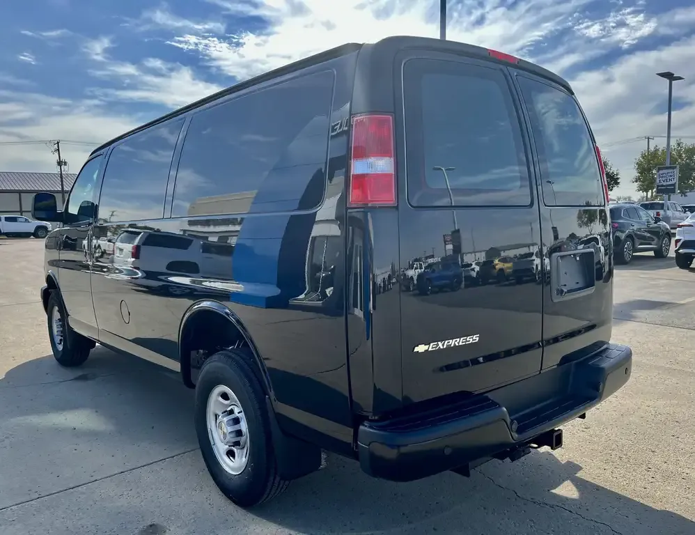 Chevrolet Express 2500 2025 photo 4