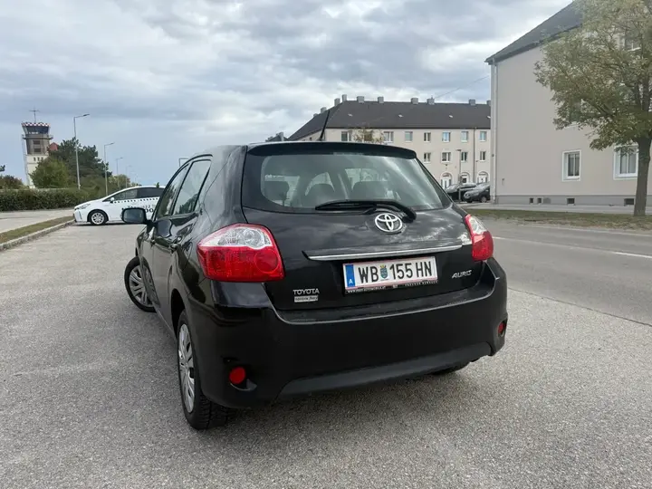 Toyota Auris 2011 photo 3