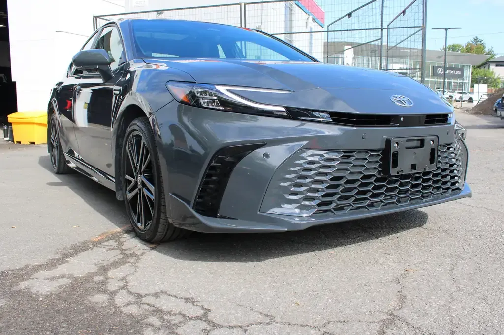Toyota Camry 2025 photo 2