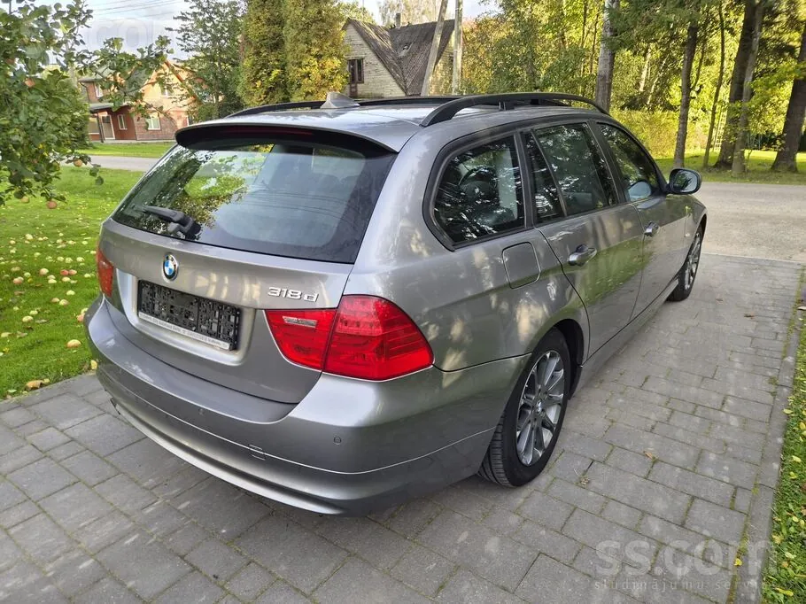 BMW 318D 2010 photo 4