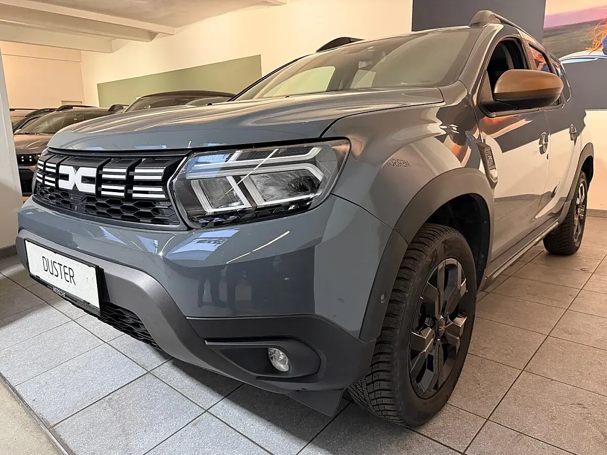 Dacia Duster 2023 photo 2