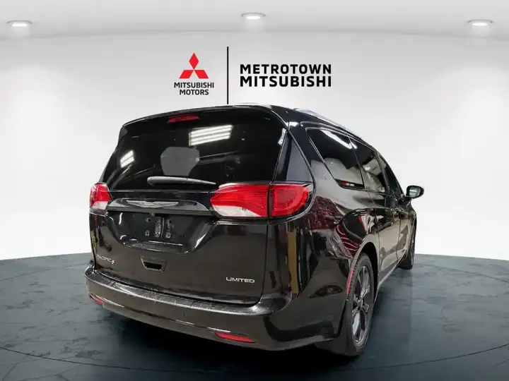 Chrysler Pacifica 2018 photo 3
