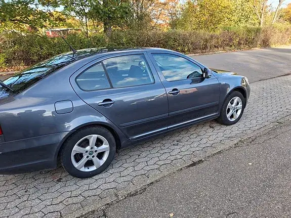 Skoda Octavia 2012 photo 2