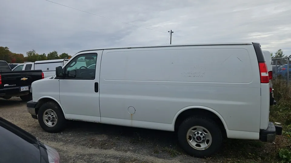 GMC Savana 2018 photo 2
