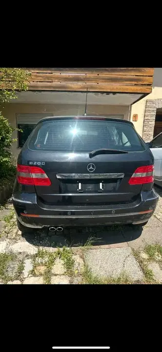 Mercedes-Benz B 200