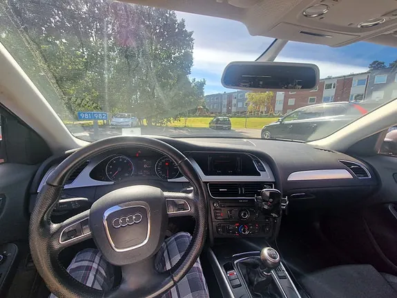 Audi A4 2010 photo 4