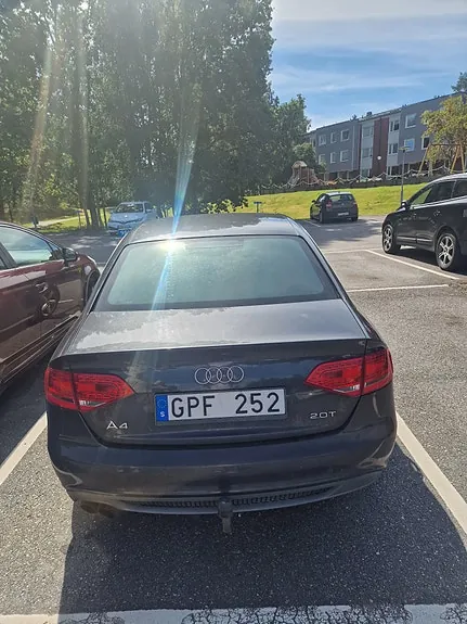 Audi A4 2010 photo 2