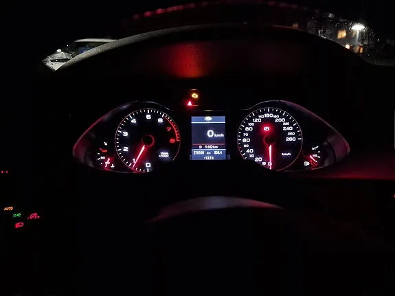 Audi A4 2010 photo 5