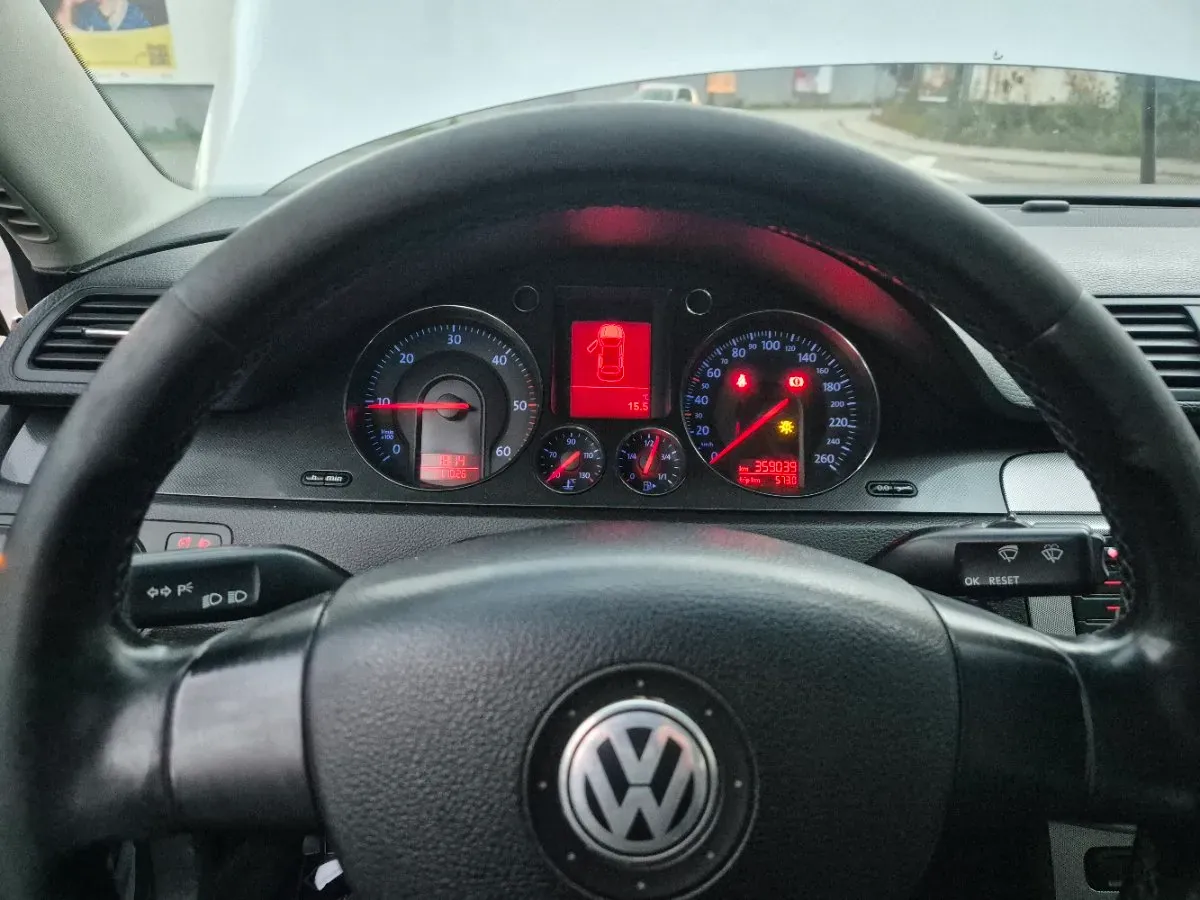 Volkswagen Passat 2005 photo 2