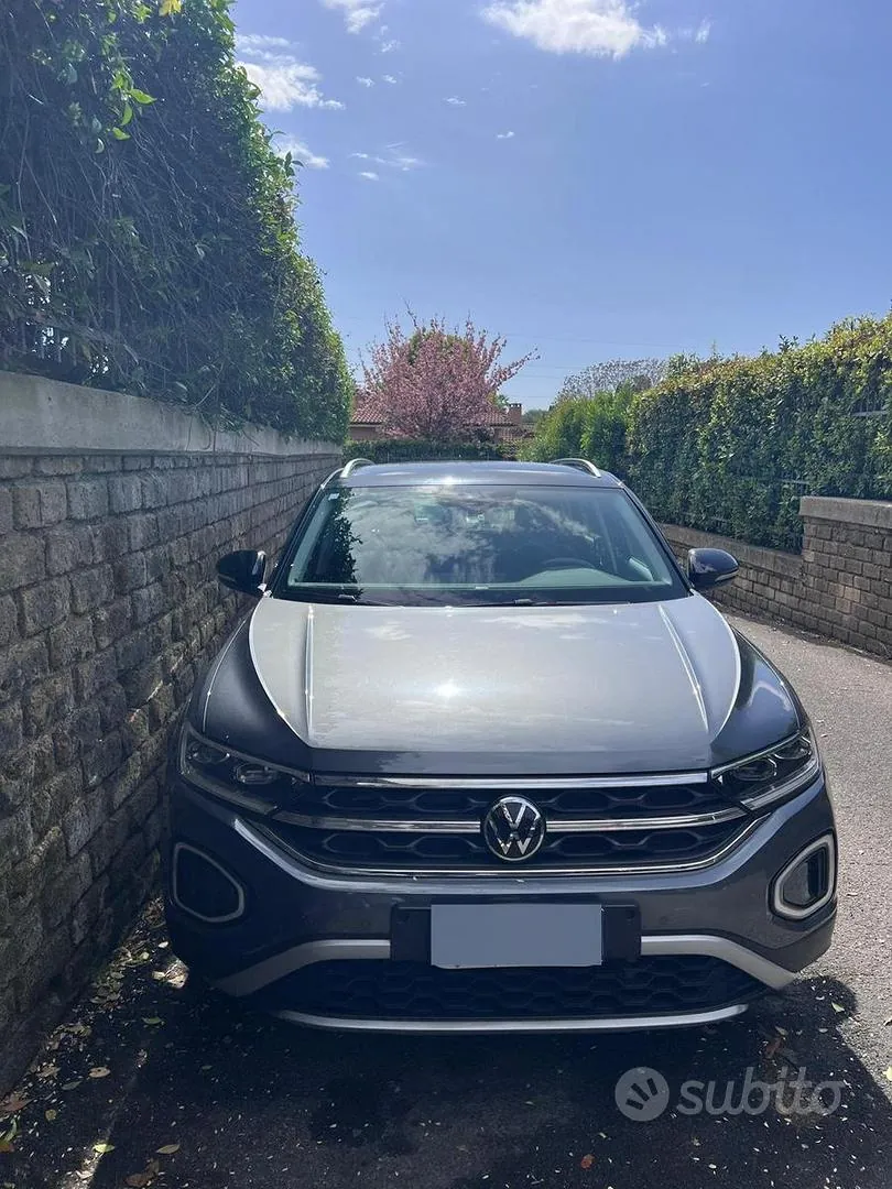 Volkswagen T-Roc 2024 photo 2