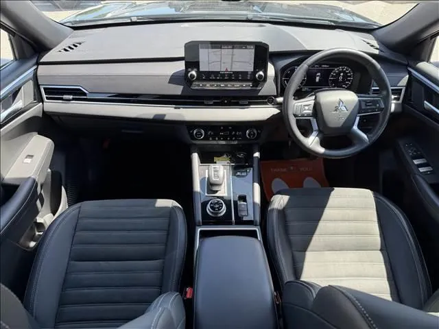 Mitsubishi Outlander Phv 2023 photo 2