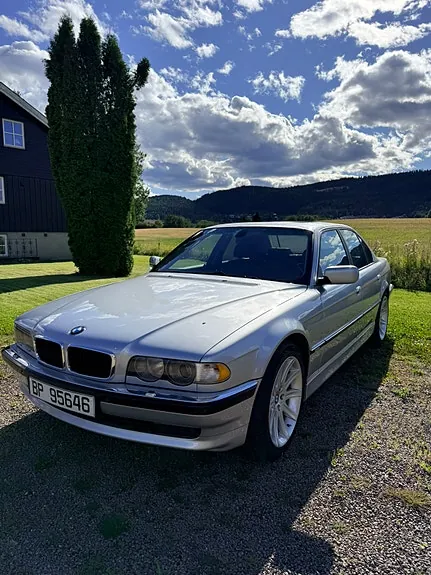 BMW 728I