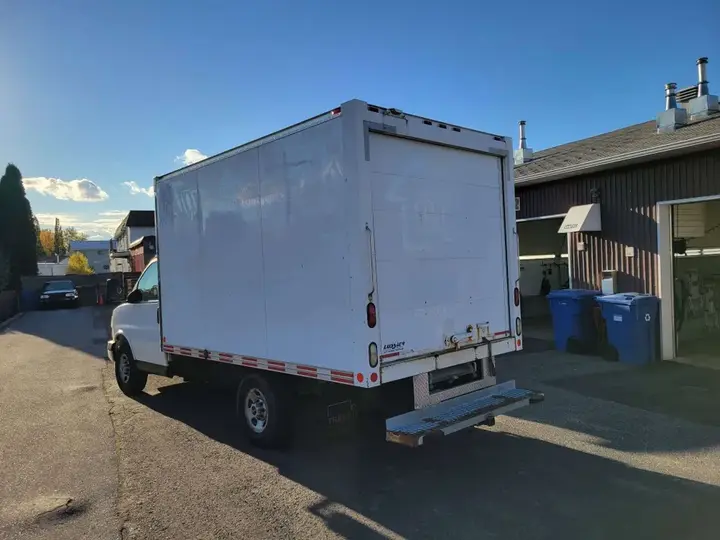 GMC Savana 2009 photo 4