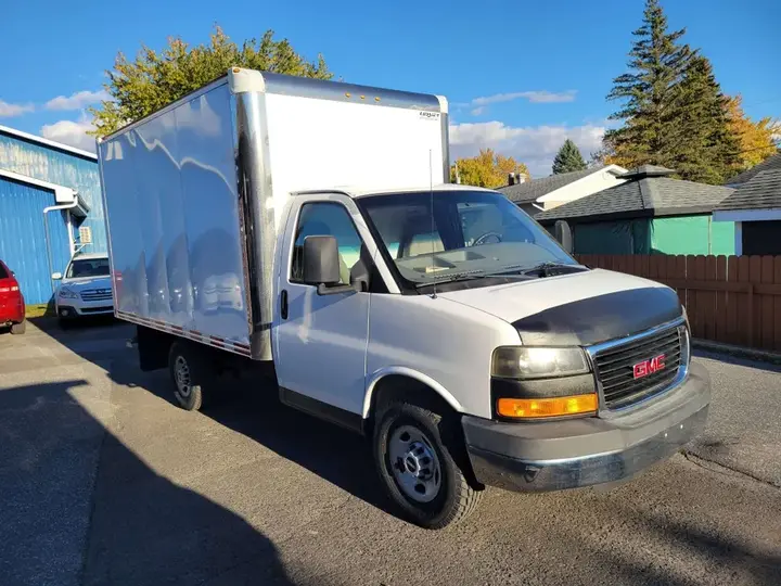 GMC Savana 2009 photo 3