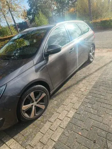 Peugeot 308 photo 2
