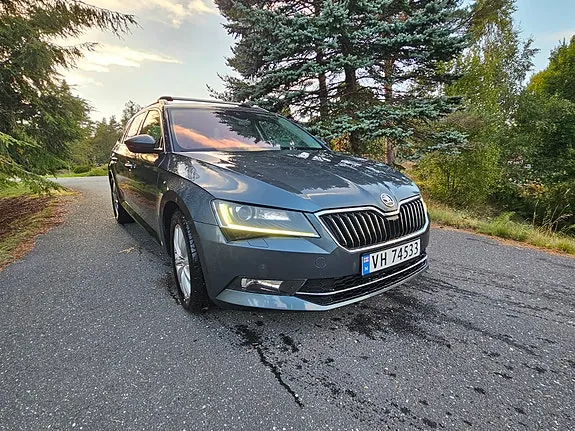 Skoda Superb 2016 photo 2