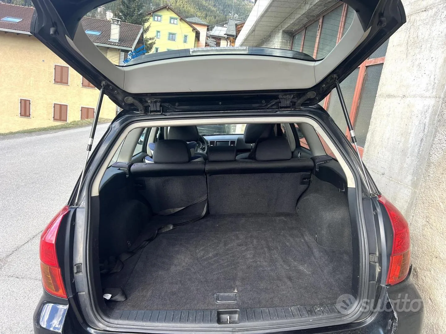 Subaru Legacy Outback 2004 photo 5