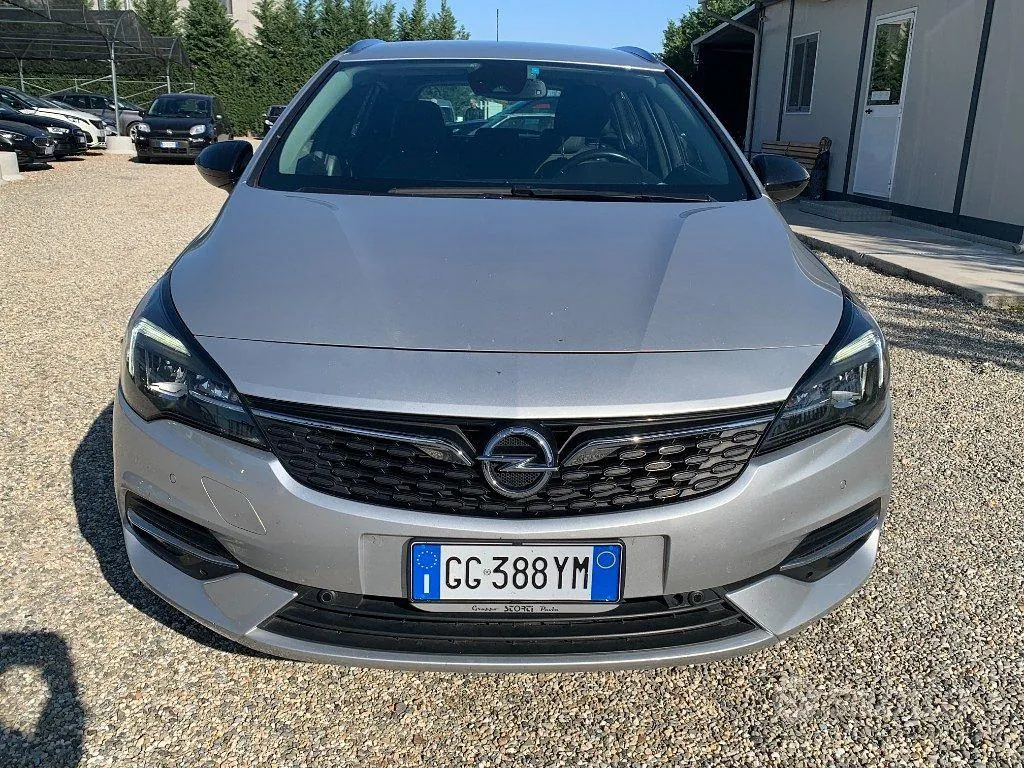 Opel Astra 2022 photo 2
