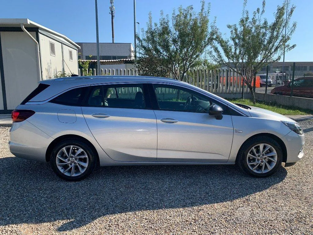 Opel Astra 2022 photo 4