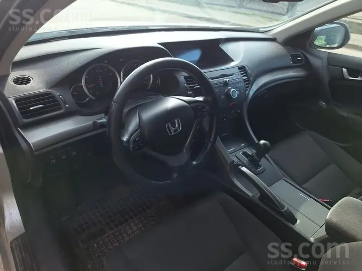 Honda Accord 2010 photo 5