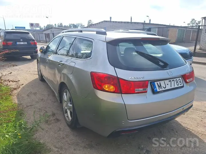 Honda Accord 2010 photo 3