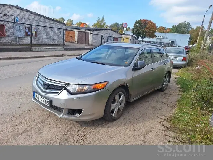 Honda Accord 2010 photo 2