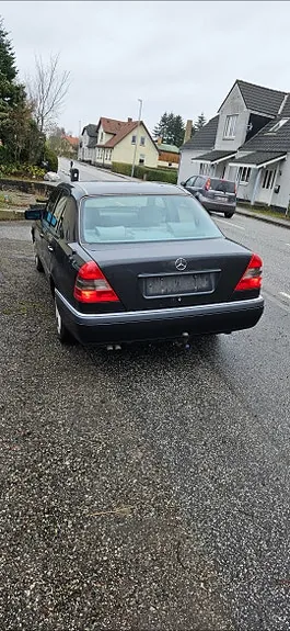 Mercedes-Benz C280 1993 photo 2