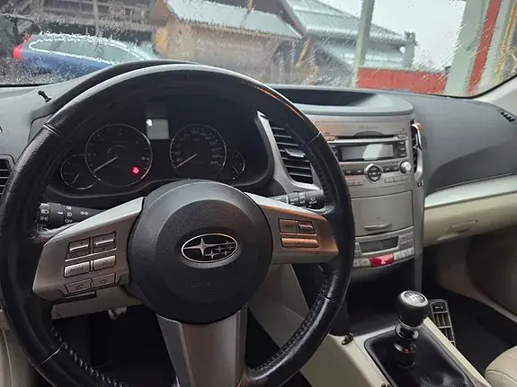 Subaru Outback 2011 photo 3