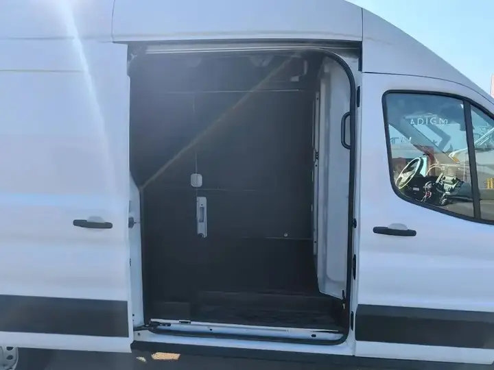 Ford Transit Cargo Van 2025 photo 4