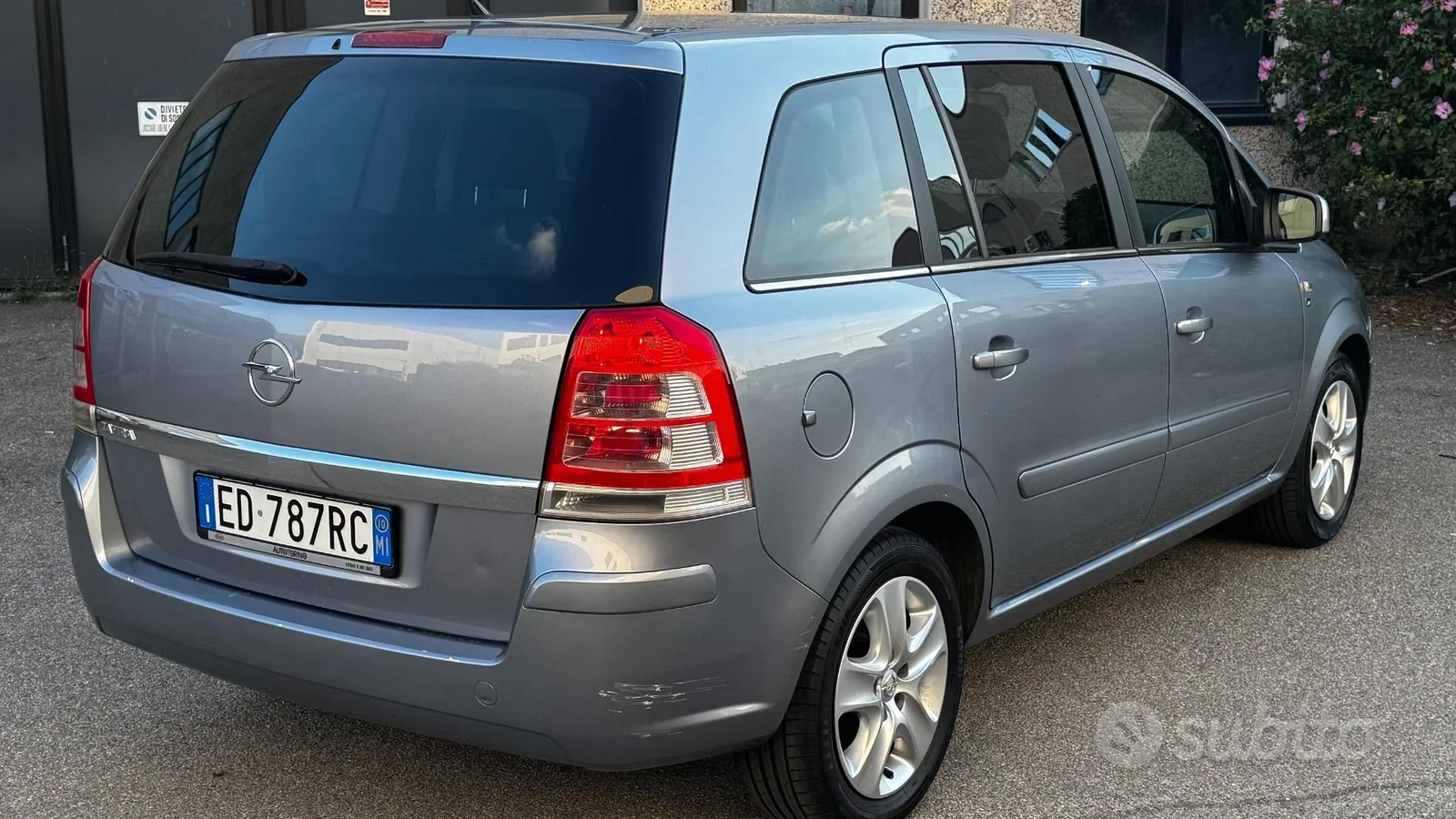 Opel Zafira 2010 photo 3
