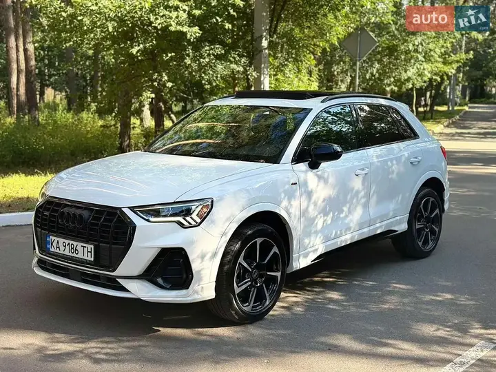 Audi Q3 2022 photo 2
