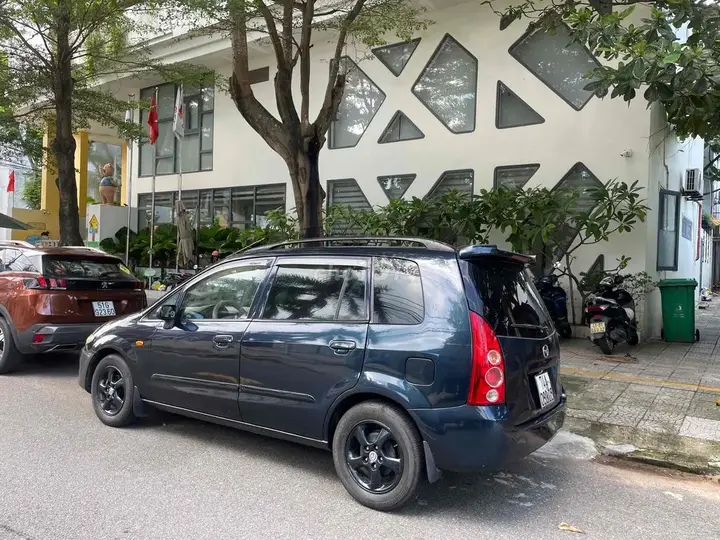 Mazda Premacy 2004 photo 2