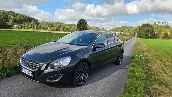 Volvo S60 2012 photo 2