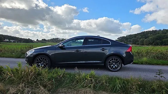 Volvo S60 2012 photo 3