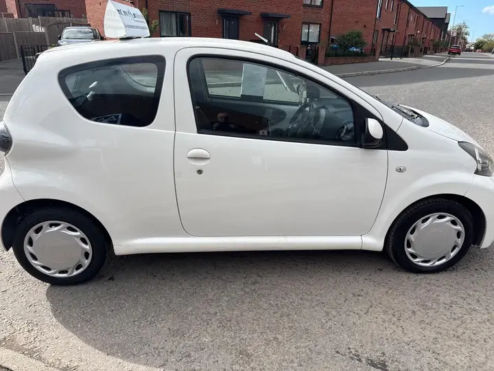 Toyota Aygo 2012 photo 2