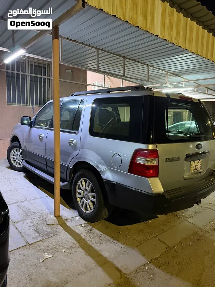 Ford Expedition 2012 photo 2