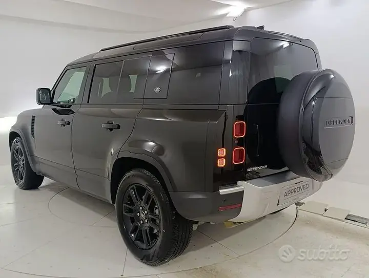 Land Rover Defender 2023 photo 2
