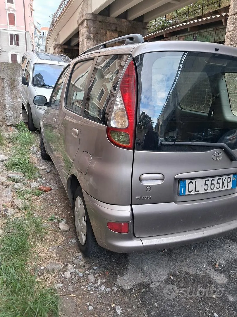 Toyota Yaris 2004 photo 2