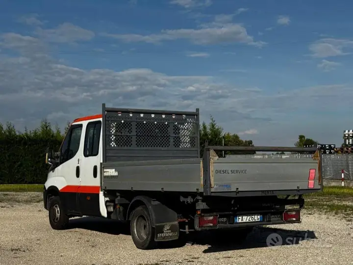 Iveco Daily 2015 photo 4