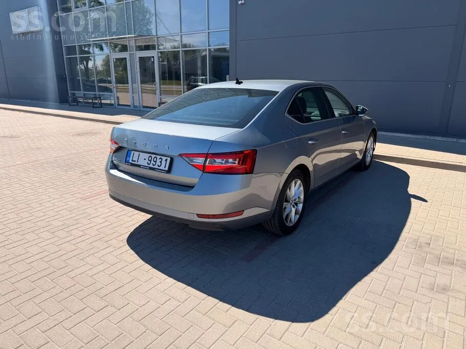Skoda Superb 2021 photo 3