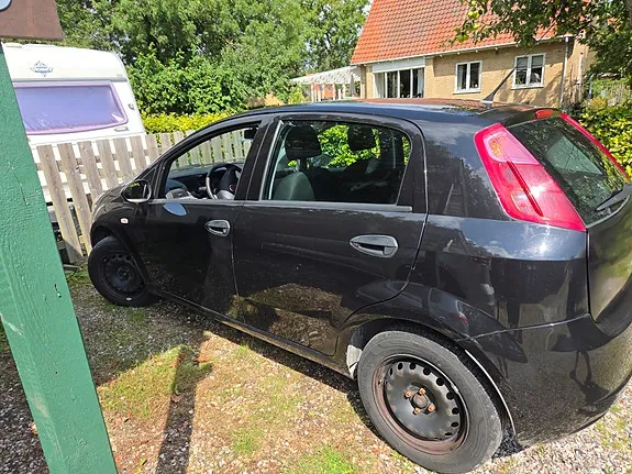 Fiat Punto 2012 photo 2