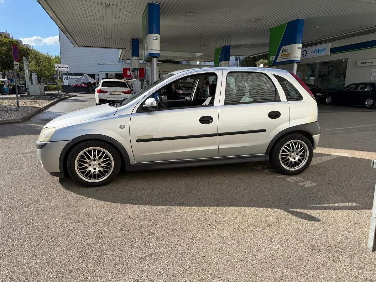 Opel Corsa 2004 photo 2